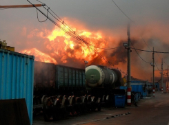 16 груженных серой вагонов загорелись на железной дороге под Волгоградом