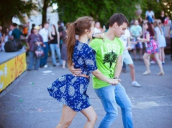 Жителей Волгограда научат танцевать хип-хоп в сквере Саши Филиппова 