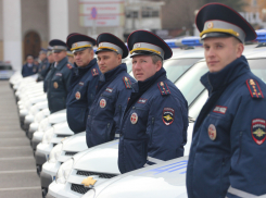 Губернатор Волгоградской области подарил полицейским 30 новых автомобилей