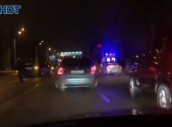 Тройное ДТП с китайским внедорожником в центре Волгограда сняли на видео