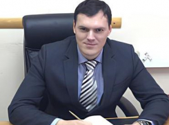 Таинственный красавец-чиновник Николай Алимов принимает поздравления в Волгограде 