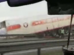 Под Волгоградом фура вылетела с трассы: видео