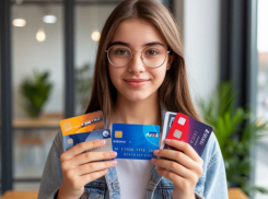 Волгоградской 17-летней школьнице грозит колония за дропперство 