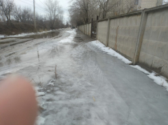 Волгоградцы не поверили отчету коммунальщиков о непрерывной обработке тротуаров от гололеда
