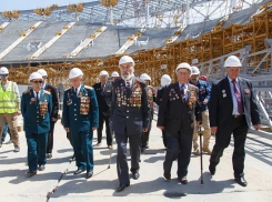 Ветеранам ВОВ подарили изображения стадиона «Волгоград Арена»