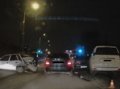 Опубликовано видео с места ДТП, где федеральный судья на Land Cruiser протаранил четыре авто