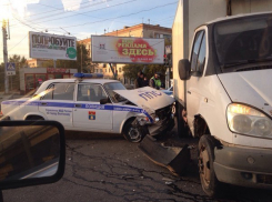 Полицейская машина попала в ДТП в Волгограде
