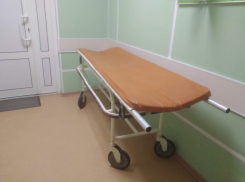 Мужчина погиб при падении из окна многоэтажки в Волгограде