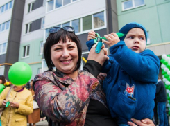 Жильцам взорванного в Волгограде дома вручили ключи от новых квартир