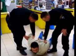 Задержание хулигана в магазине на юге Волгограда попало на видео