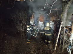 Неизвестный мужчина погиб при пожаре в посёлке Волгоградской области