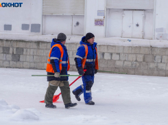 В Волгограде расчищают дворы после утренней атаки БПЛА