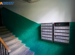 Труп мужчины нашли в подъезде в Волгограде