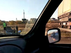 На видео попали последствия тройного ДТП с погибшим в Волгограде