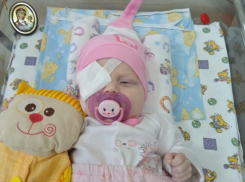 Волгоградка спасает свою 3-месячную племянницу от слепоты