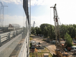 Строящийся с 2009 года мост через Ахтубу в Волгоградской области обещают сдать в 2017 году