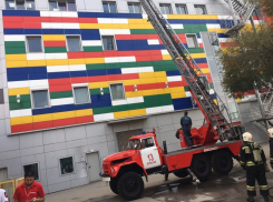 В Волжском тушили ТЦ «ПланетаЛето»