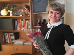 Ученики поздравляют Елену Кошлакову из школы №94 Волгограда