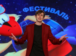 «Никогда не занимайтесь юмором в одиночестве»: полуфиналист Comedy Баттл в подкасте «Блокнот»