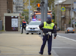Такси  «Яндекса» и LADA Kalina не поделили перекресток в Волгограде