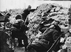 22 августа 1942 года - возводятся дополнительные укрепления вокруг заводов Сталинграда