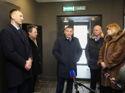 Андрей Бочаров полетел в Москву на поклон к банкиру Нахмановичу