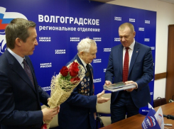 Ветеран ВОВ в Волгограде получил подарок от Дмитрия Медведева