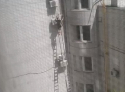 Сыгравший со смертью в Super Mario установщик кондиционера попал на видео в Волгограде 