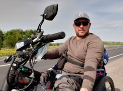 Житель Нижнего Тагила едет в Волгоград на инвалидном кресле с самодельным электроприводом