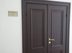 В Волгограде трое экс-депутатов спустя три года ознакомились с 2000 томами дела о миллионных хищениях у страховых