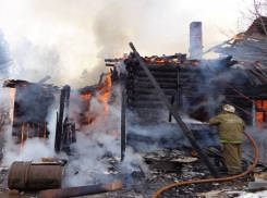 Двое жителей Волгоградской области заживо сгорели в собственном доме