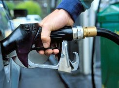 На юге Волгограда АЗС заправляла авто опасным топливом