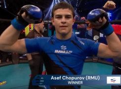 Выиграл пять боев, из которох два - досрочно: как волгоградец стал чемпионом мира по ММА