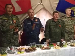 Поющие генералы региональных ФСБ, МВД, СУ СК вместе с губернатором Бочаровым «взорвали» соцсети