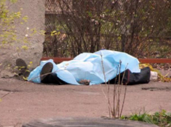 Во дворе дома юге Волгограда обнаружено тело 13-летнего мальчика