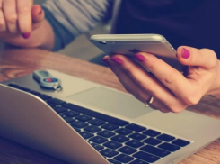 Сотрудница компании сотовой связи торговала разговорами волгоградцев 