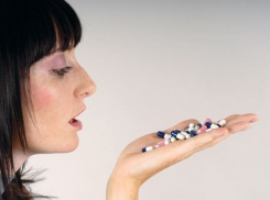 Преподаватель волгоградского колледжа брала взятки лекарствами