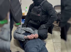 СОБР ворвался в волгоградский офис и уложил лицом в пол