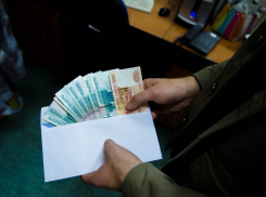 Чиновник администрации Краснооктябрьского района задержан во время пересчета взятки за ларек