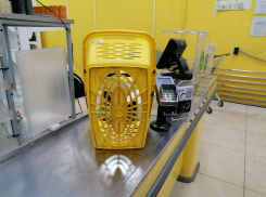 Шок-скидками простилась с Волгоградом последняя «Покупочка» в центре: с прилавков смели почти все