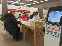 Сотни тысяч непривитых волгоградцев оказались под угрозой потери работы