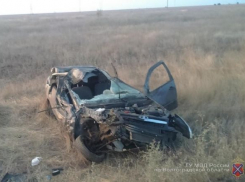 Молодая женщина погибла в страшном ДТП с Lada Granta и фурой под Волгоградом 