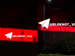 Фотосет в стиле «ню» устроила волгоградка на фоне букв Сталинград