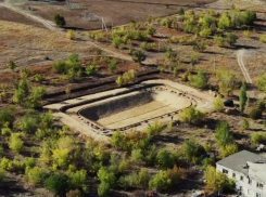 Гигантский пруд построил в степи волгоградский миллиардер