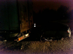 На юге Волгограда водитель на ВАЗ-2112 попал под КамАЗ