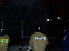 В Волжском из горящей мастерской эвакуировали 15 человек