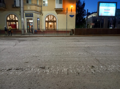 В Волгограде во время второй репетиции парада многотонные машины изуродовали асфальт