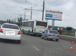 ДТП парализовало движение по дамбе на севере Волгограда