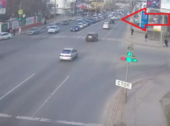 ДТП с переворотом на Второй Продольной сняли на видео