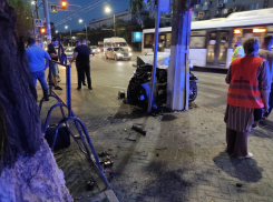 В реанимации умер водитель из июньского ДТП в центре Волгограда